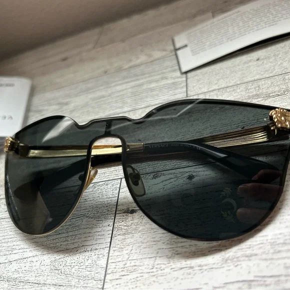 Versace Sunglasses - Picture 4 of 11